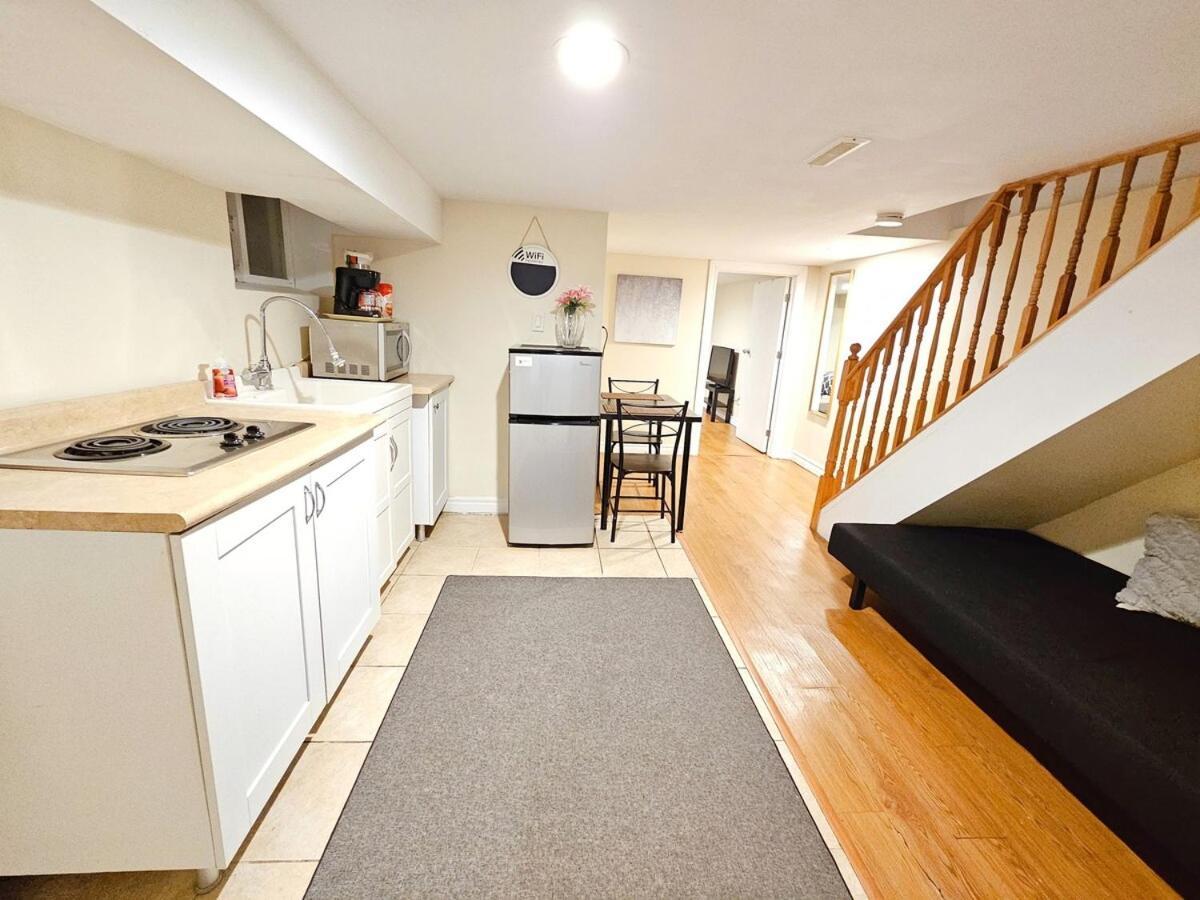 Cozy In Riverdale Apartment Toronto